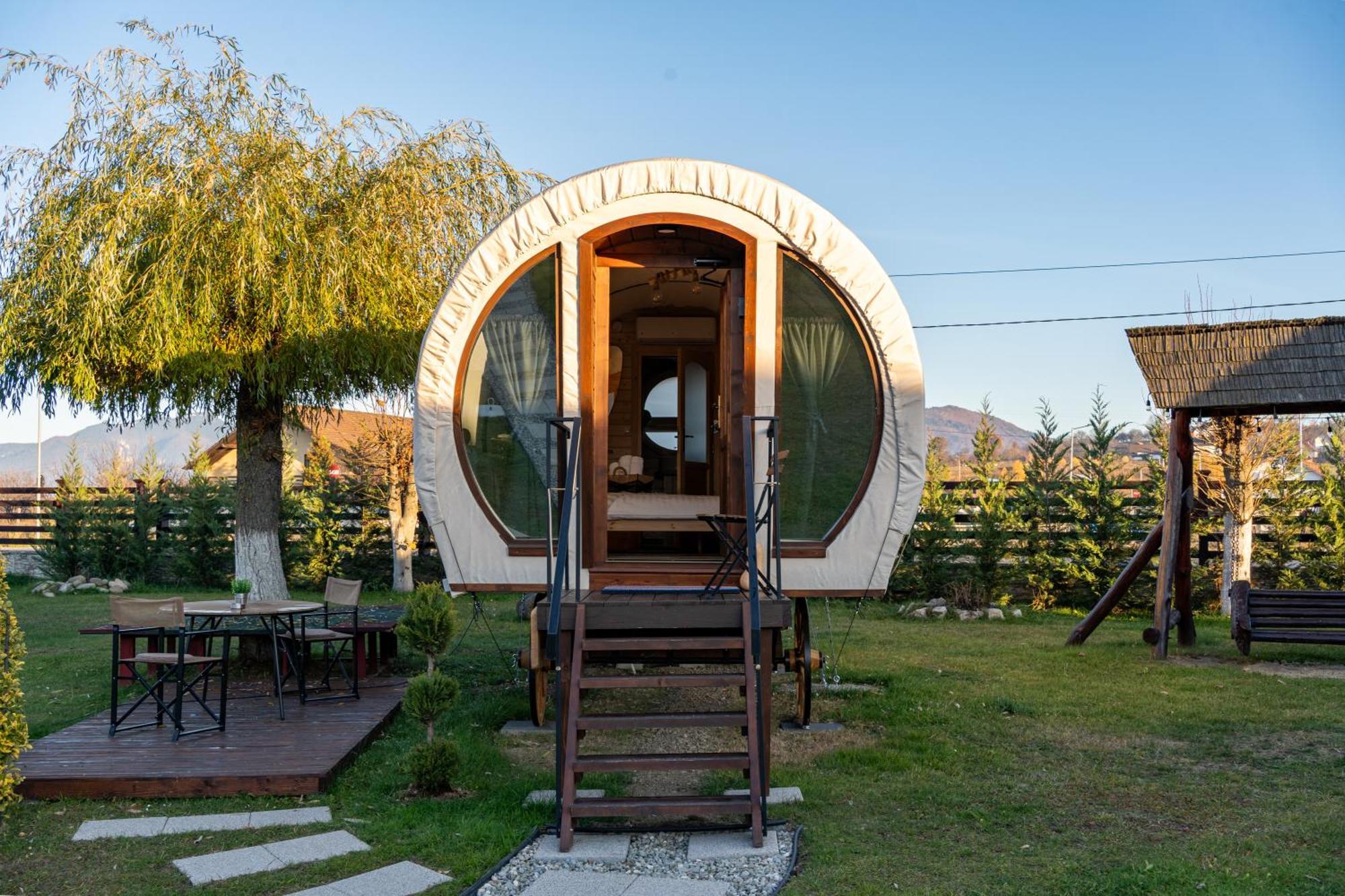 Glamp In Style Pods Resort برانْ المظهر الخارجي الصورة